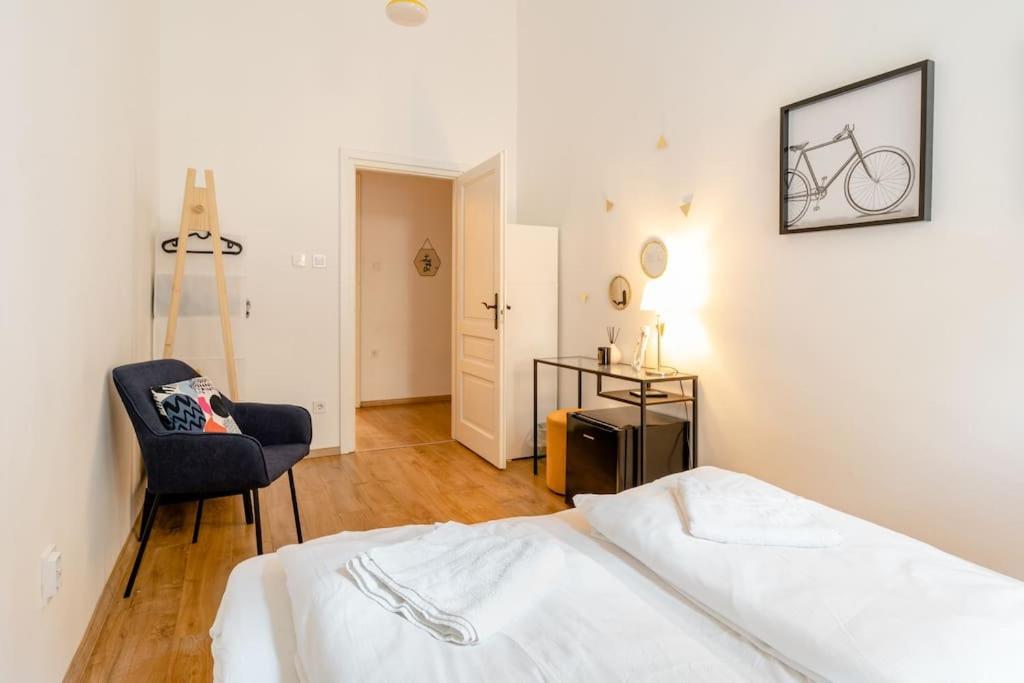 Apartament Lovely Flat In The Heart Of *