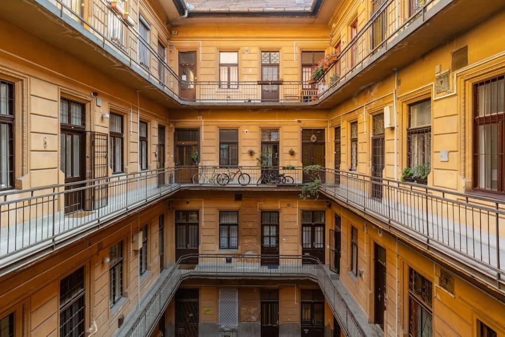 Apartment Lovely Flat In The Heart Of Budapest